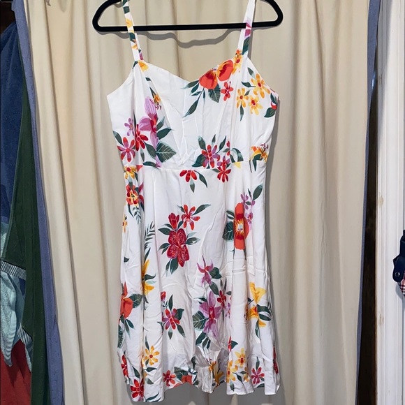 Old Navy Dresses & Skirts - NWT Old Navy Floral Dress